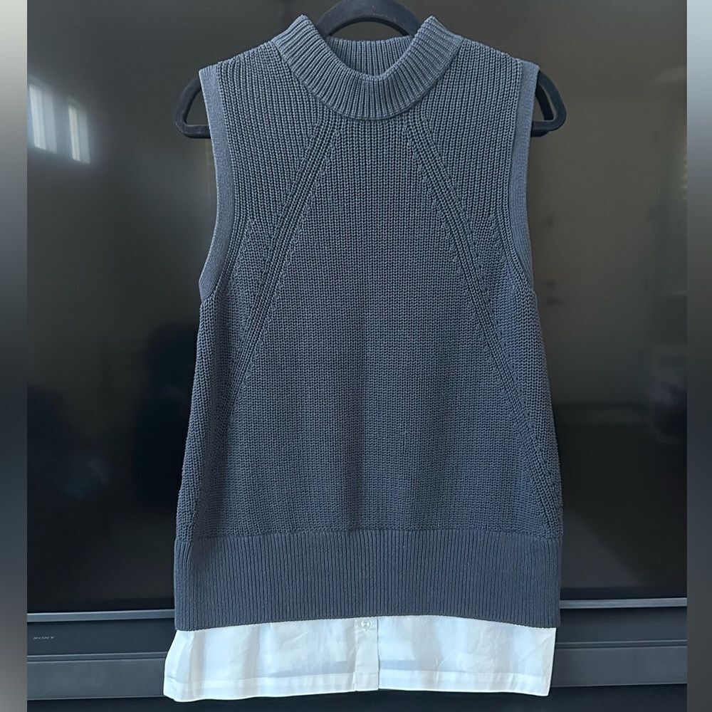 Brochu Walker Gray Sleeveless Sweater with White Hem